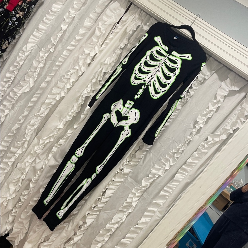 Old Navy Glow-in-the-Dark Black Onesie skeleton large tall women’s pajama